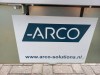 ARCO aangedreven rollenbaan – 10,5 meter lang, 42 cm breed, stalen rollen met verstelbare hoogte 70–80 cm.