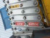 Best Power Loader verrijdbare vrachtauto losser/lader met aangedreven harmonica rollenbaan van 8,5 meter voor het efficiënt laden en lossen van vrachtwagens en containers.