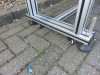 Gebruikte transportband 24 cm breed en 5 meter lang met snelheid geregelde motor, verrijdbaar onderstel, opvangbak en meetlint op de zijgeleiding.