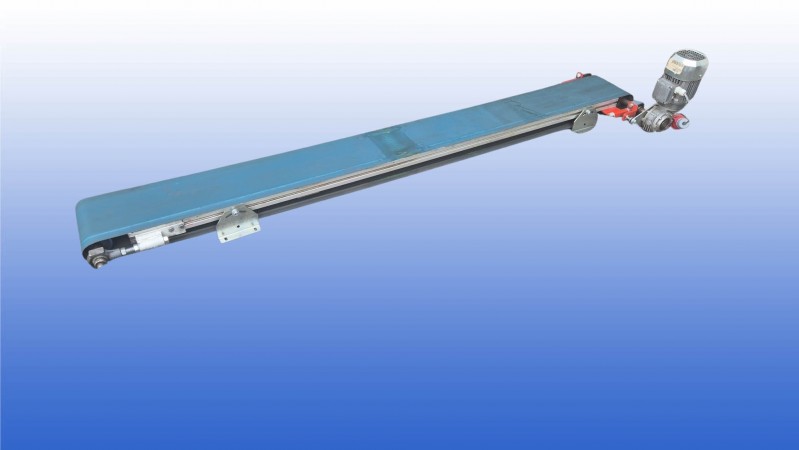 Gebruikte transportband 22 cm breed 2,25 meter lang met PVC band en aluminium frame