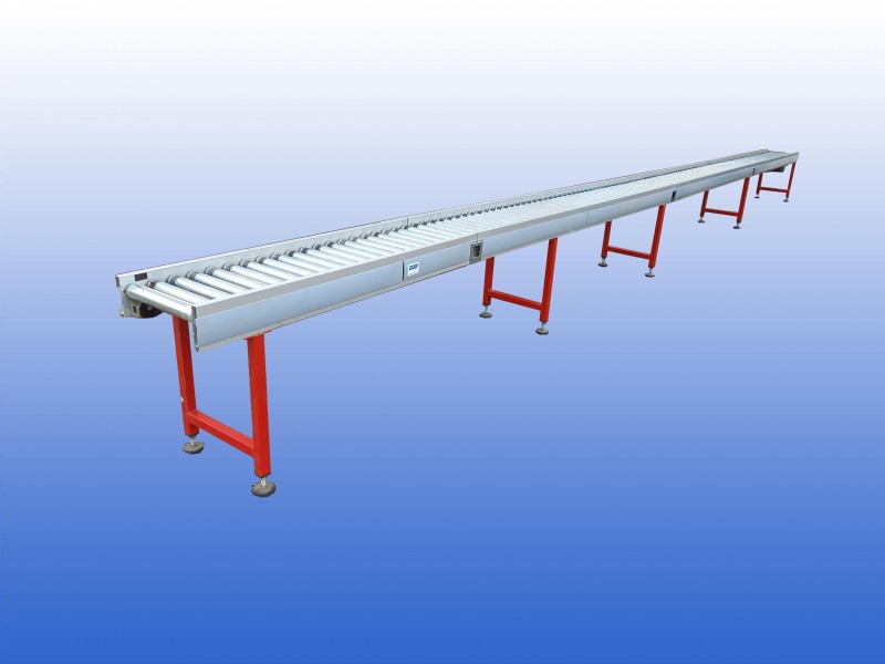 ARCO aangedreven rollenbaan – 10,5 meter lang, 42 cm breed, stalen rollen met verstelbare hoogte 70–80 cm.