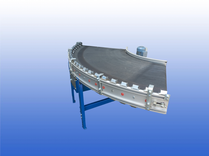 Axmann bandbocht transportband met een bandbreedte van 95 cm, bochtradius van 180 cm en twee verstelbare ondersteuningen van 75 tot 115 cm.