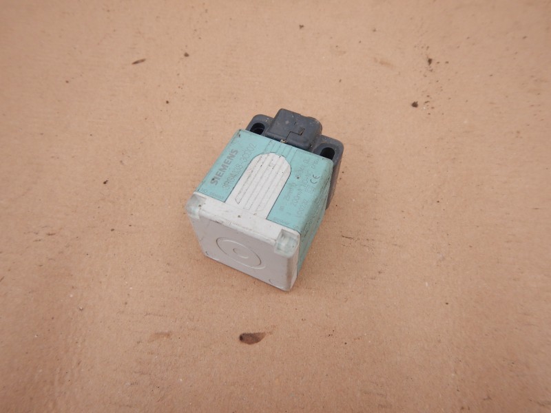 Siemens 3rg4138-3cD02