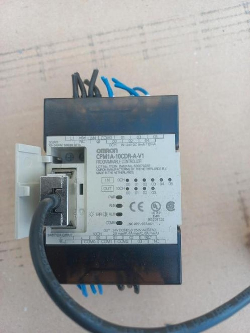 Te koop als set  PLC Omron CPM1A-10CDR-A-V1 Display Omron NT2S-SF122B-EV2 