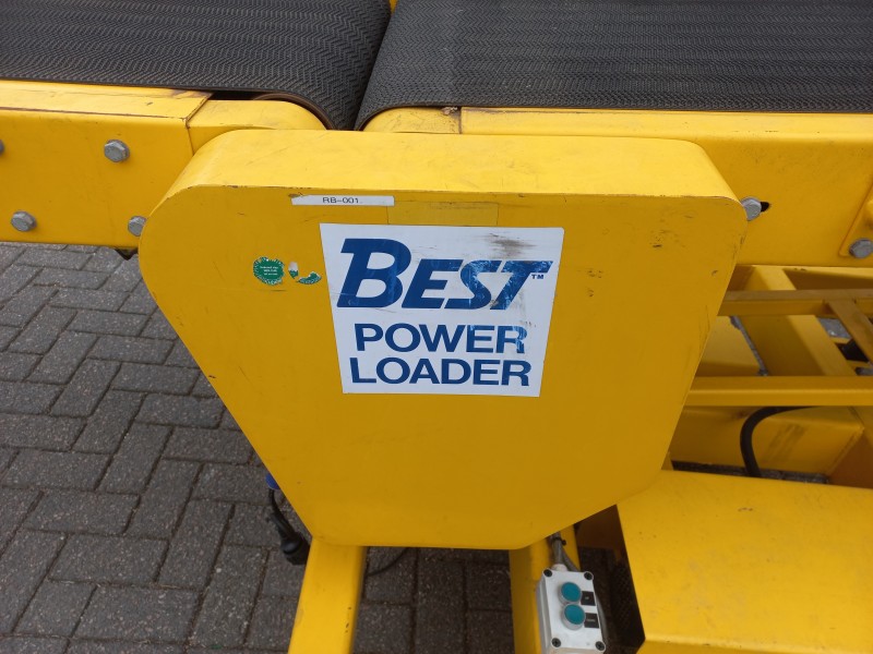Best Power Loader verrijdbare vrachtauto losser/lader met aangedreven harmonica rollenbaan van 8,5 meter voor het efficiënt laden en lossen van vrachtwagens en containers.