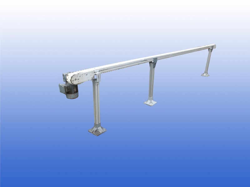 FlexLink transportband met een lengte van 5,3 meter. Modulair opgebouwd en eenvoudig in lengte aan te passen voor flexibele integratie in productielijnen.