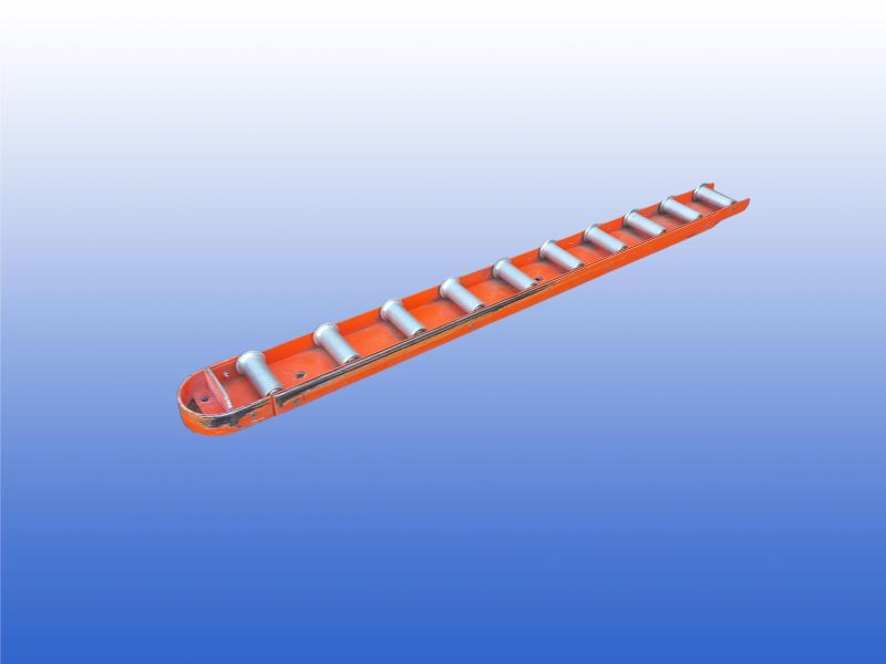 Gebruikte rollenbaan van 2,1 meter met stalen flensrollen voor pallettransport en voorzien van eindstop.