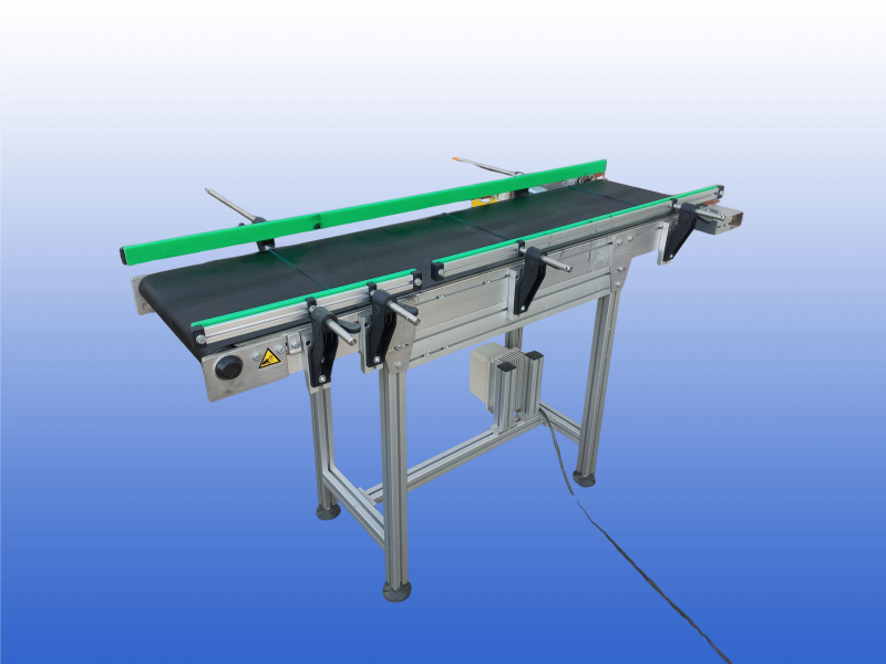 Gebruikte transportband 40 cm breed 155 cm lang met snelheid regeling en verstelbare zijgeleiding