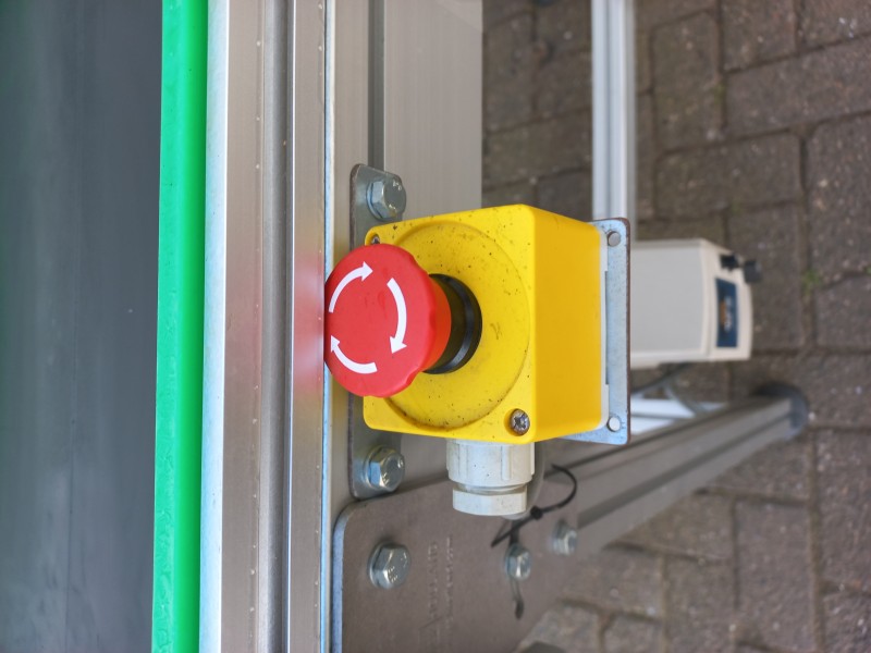 Gebruikte transportband 40 cm breed 155 cm lang met snelheid regeling en verstelbare zijgeleiding