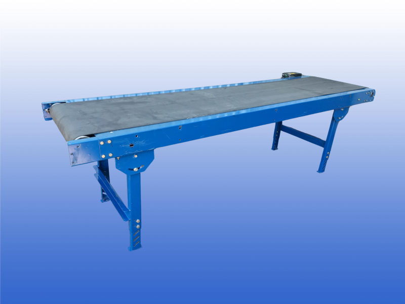 Gebruikte transportband van 3 meter met hoogte verstelbare ondersteuningen van 75 cm tot 115 cm.