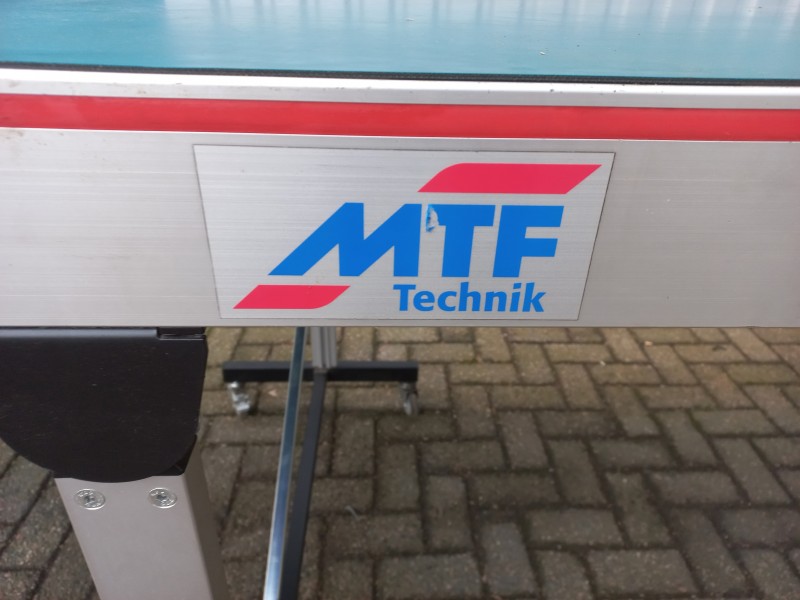 Transportband van MTF Technik met een breedte van 100 cm en verstelbare hoogte