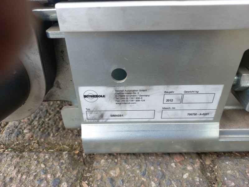Interroll Z-opvoerband met 47 cm tussen zijgeleiding, 3,9 meter lengte en 1 meter uitvoerhoogte
