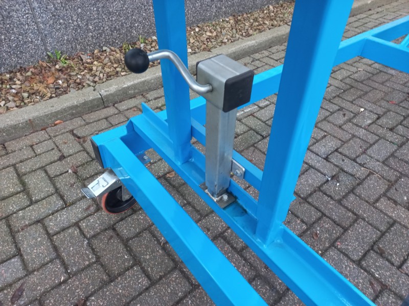 Logitrade High Rise Expressway telescopische rollenbaan 12 meter voor vrachtwagen- en containerlossing, bouwjaar 2016.