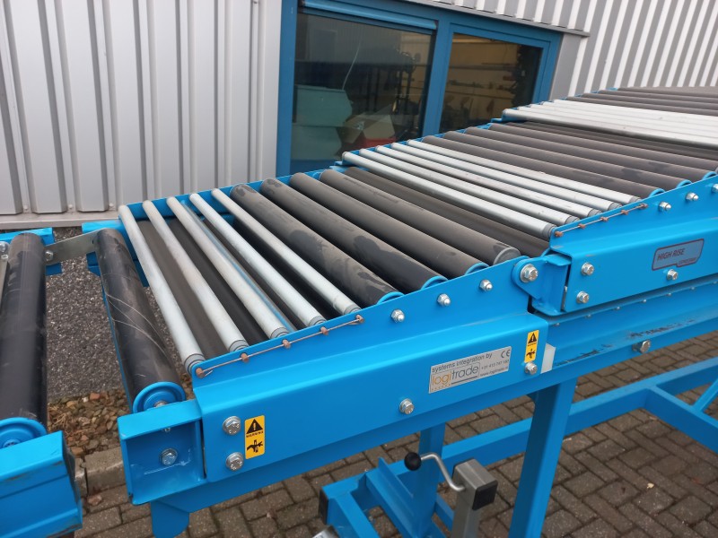 Logitrade High Rise Expressway telescopische rollenbaan 12 meter voor vrachtwagen- en containerlossing, bouwjaar 2016.