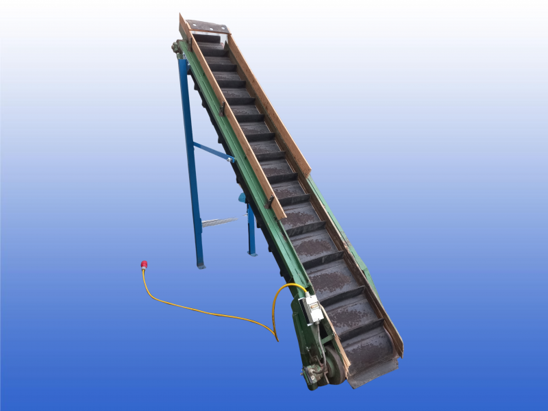 Opvoerband met 350 mm bandbreedte, meenemers van 60 mm en uitvoerhoogte van 2 meter
