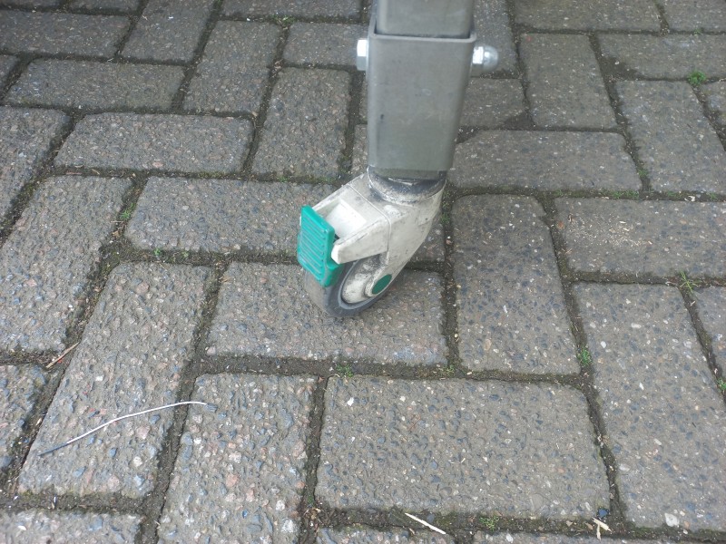 Opvoerband met meenemers 5 cm en 2 cm op zwenkwielen van Virginio Nastri