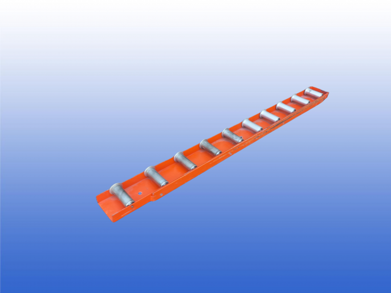 Gebruikte rollenbaan van 2 meter met stalen flensrollen voor pallettransport.