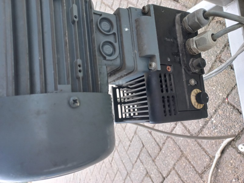 RVS draaitafel buffertafel 1000 mm met snelheid geregelde motor en noodstop