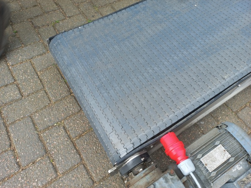 RVS opvoerband met kunststof schakel transportband en grip tot 2,8 meter uitvoerhoogte