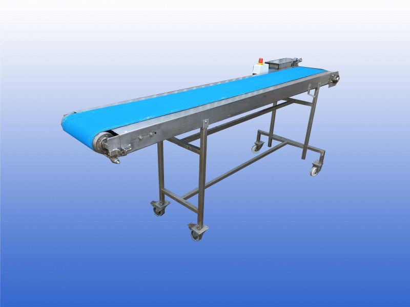Gebruikte RVS transportband 30 cm breed 2,55 meter lang met onderstel op wielen