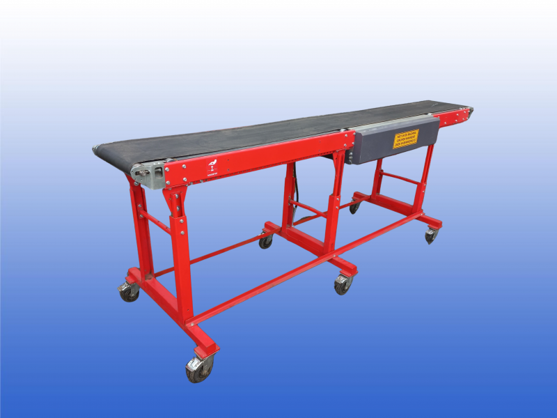 Mobiele transportband van 3.15 meter met 35 cm bandbreedte en onderstel met zwenkwielen.