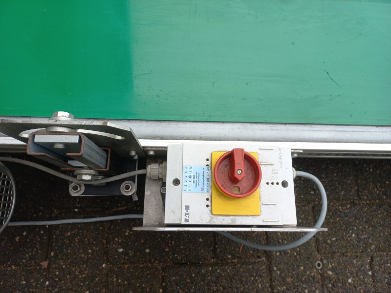 Transportband 1,55 meter lang en 50 cm breed van Schunk met verrijdbaar onderstel