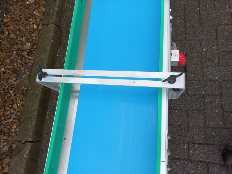 Transportband 1,55 meter met 290 mm band en verstelbare zijgeleiding