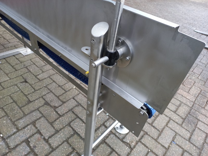 Transportband 2,4 meter met 240 mm band en verstelbare zijgeleiding van 28 cm hoog