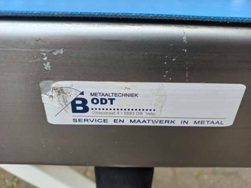 Transportband Bodt Metaaltechniek 3150 mm lang en 270 mm breed met snelheidsgeregelde 230V motor