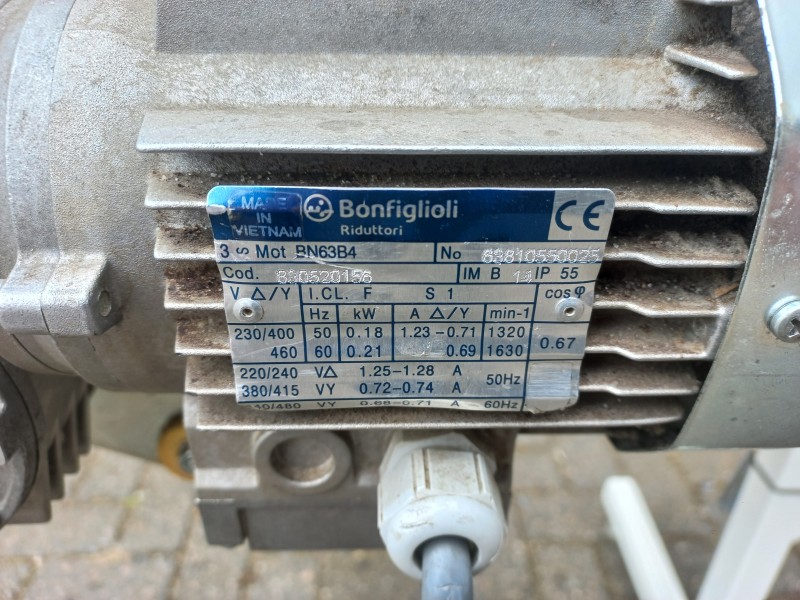 Transportband Bodt Metaaltechniek 3150 mm lang en 270 mm breed met snelheidsgeregelde 230V motor
