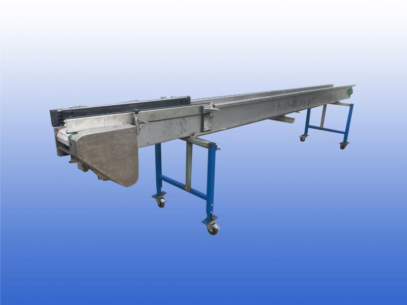 Transportband op wielen met RVS frame, 20 cm bandbreedte en 5,2 meter lengte