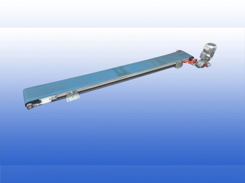 Gebruikte transportband 22 cm breed 2,25 meter lang met PVC band en aluminium frame
