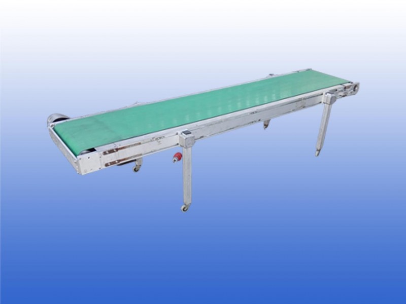 Transportband van 2.4 meter lang met 45 cm brede band en verrijdbaar onderstel