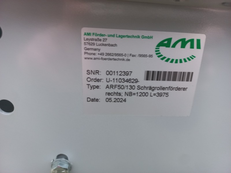 Uitlijn rollenbaan van AMI Fördertechnik met schuine rollen voor het automatisch centreren van producten naar één zijgeleiding.